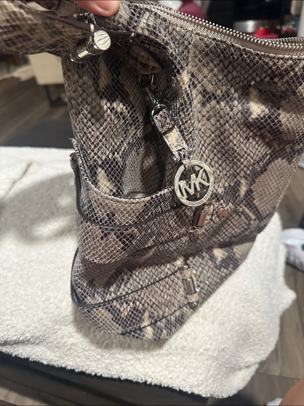 Python-Print Shoulder Hobo Bag. - Picture 5 of 7